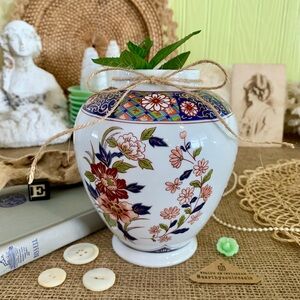Vintage Ceramic Vase 🌸